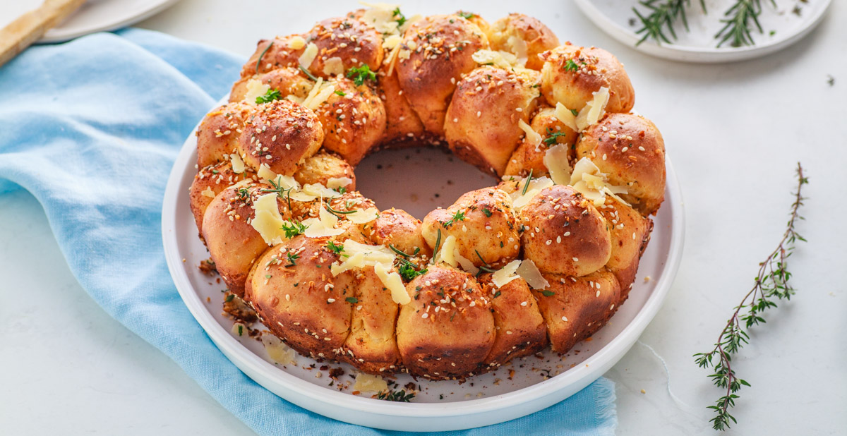 Mouthwatering Herb and Cheese Savory Monkey Bread