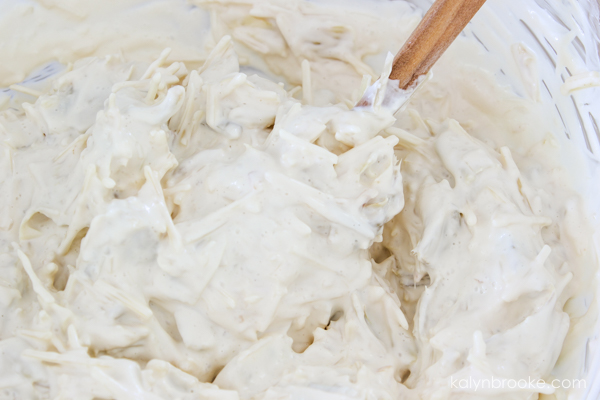 Cheesy artichoke dip