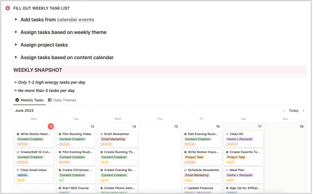 Kalyn's weekly task assignment routine in notion